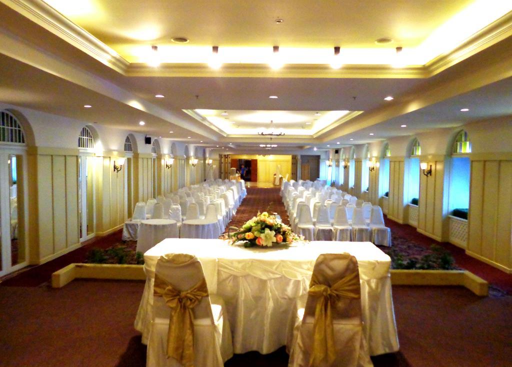 Iyarin @ Tuk Chang Hotel Banguecoque Exterior foto
