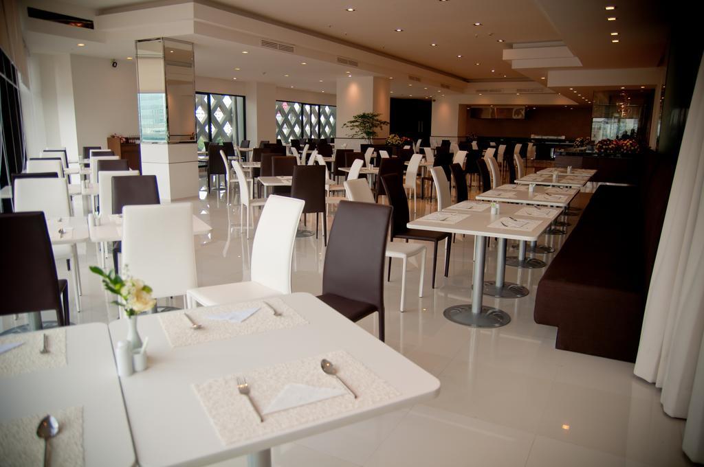 Iyarin @ Tuk Chang Hotel Banguecoque Exterior foto